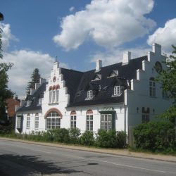 Dronninggards-Alle-facade-scaled